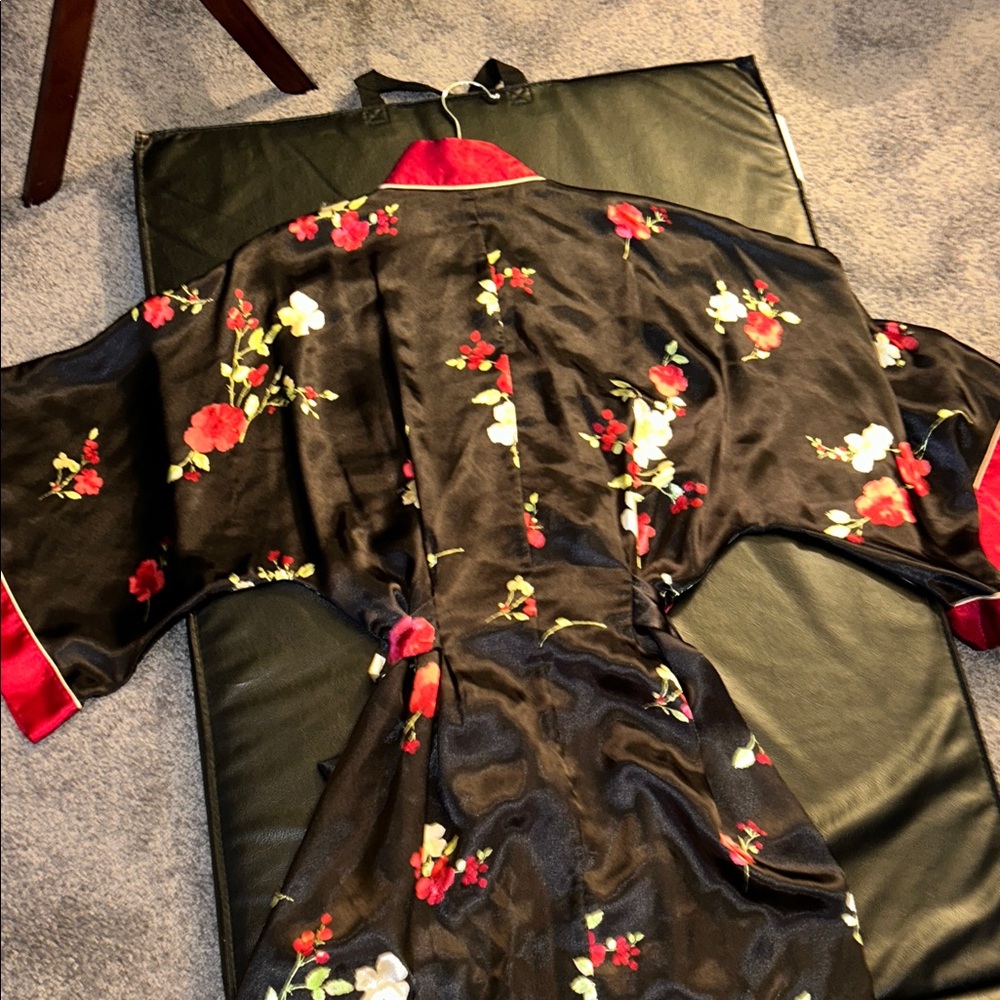 Jones New York women’s L/S Robe with a floral pattern- Brand new Size L/XL - Picture 6 of 9
